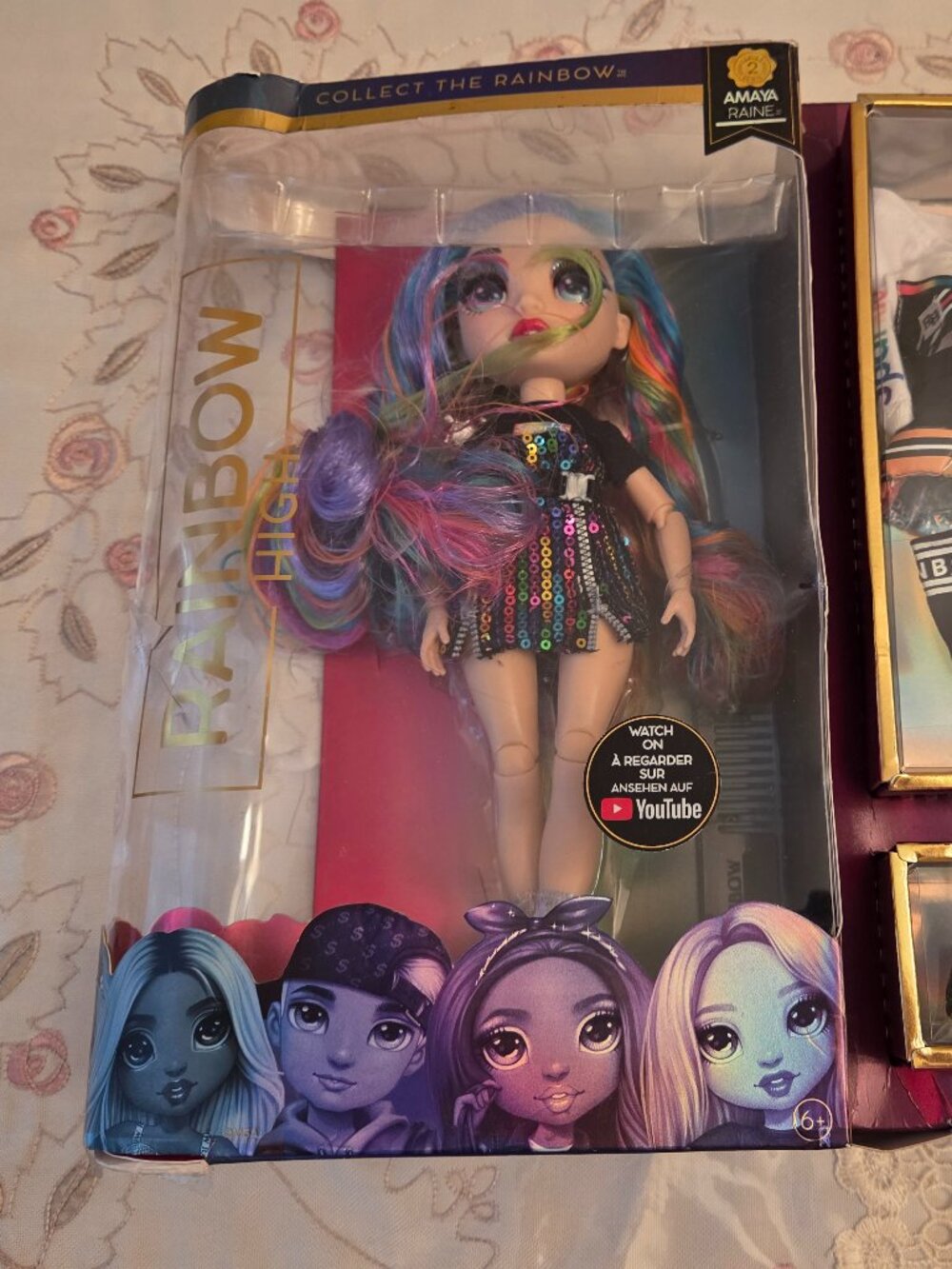 Rainbow High Fashion Doll Amya Raine - Picture 2 of 14